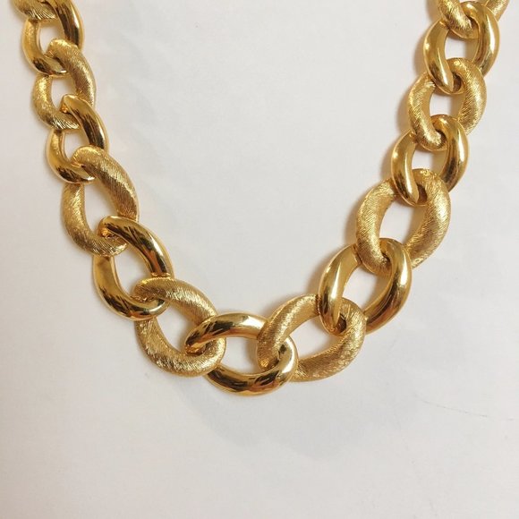 Napier Choker Link Chain Necklace Chunky Gold Tone Metal Smooth Textured Vintage - Picture 1 of 10